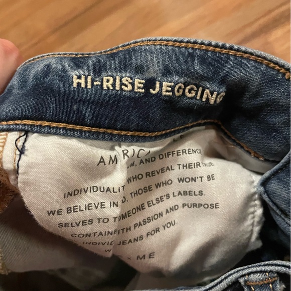 Distressed and ripped AE Jeggings - Picture 5 of 7